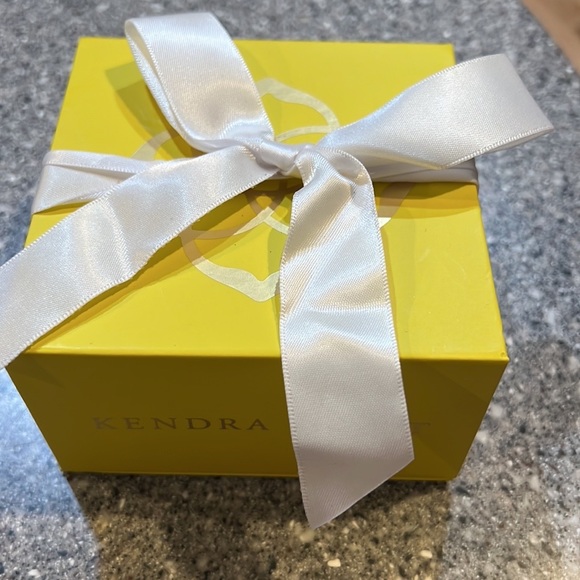 Kendra Scott Tess Stud Earrings-Rose Quartz - Picture 1 of 6